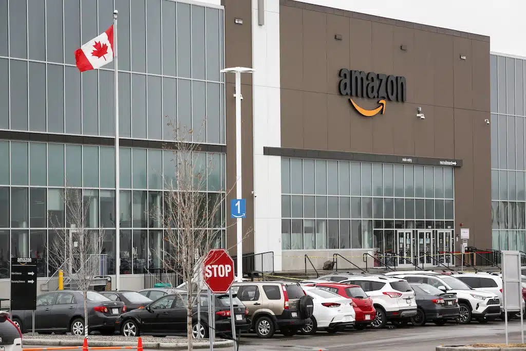 amazon-canada-recrute-plusieurs-profils-100-postes