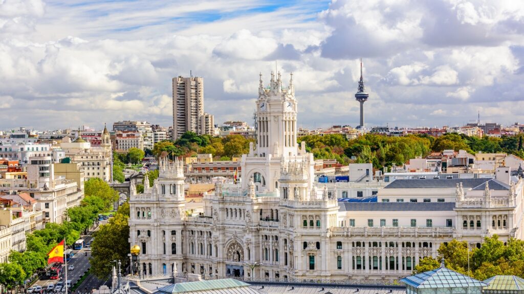 فرصة عمل لمتحدثي العربية في إسبانيا براتب سنوي 21000 يورو