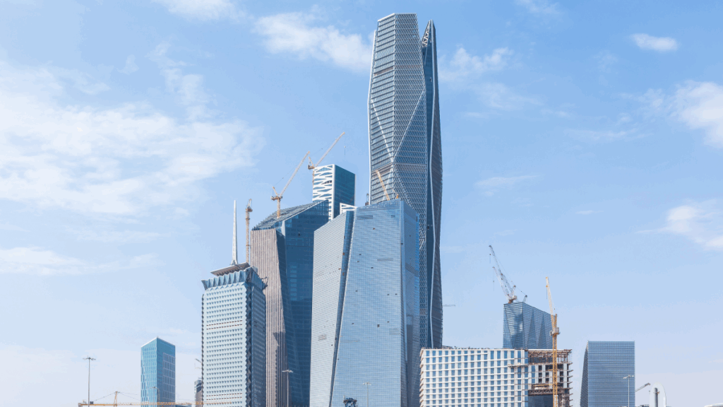 عقد عمل لمدة سنتين في السعودية براتب 9000 ريال سعودي